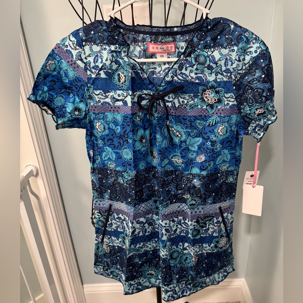 New Koi Bridgette Bohemian Stripe Blue Boho Women Scrub top Extra Small XS